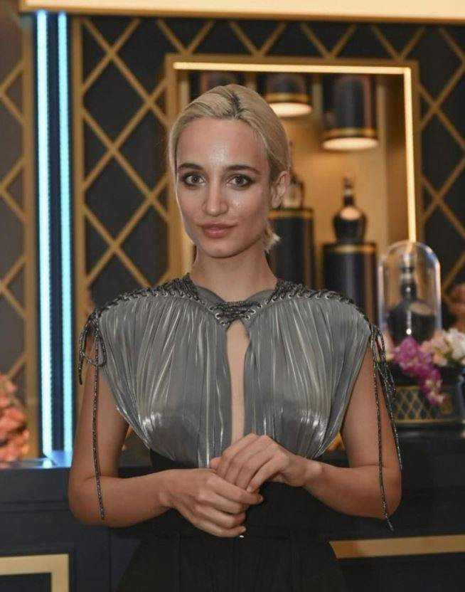 Kerem Bürsin'in yeni aşkı Türkiye’nin en zengin ailesinin torunu çıktı - Resim: 32